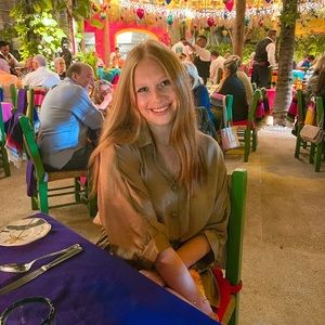 Meet your Posher, Lily